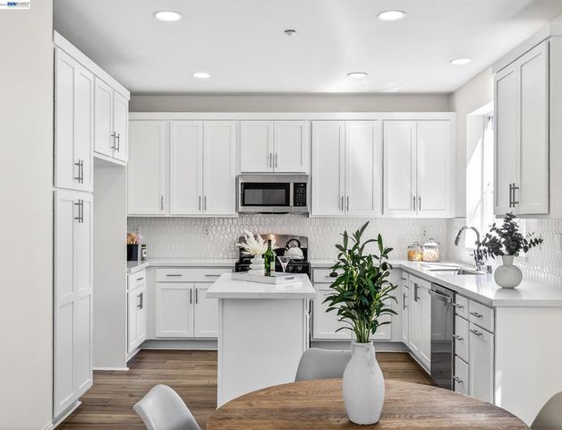 34905 Limestone Ct, Union City, CA 94587