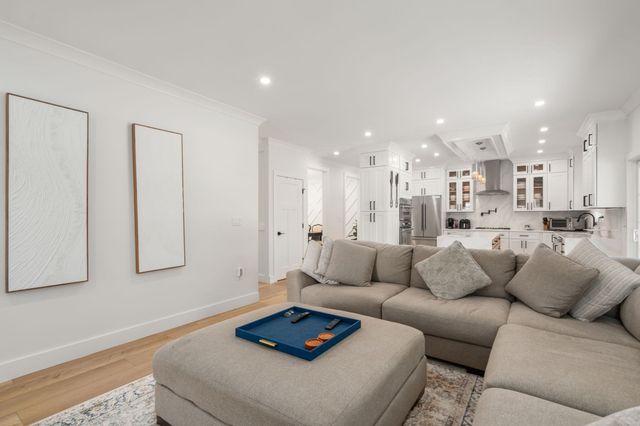 9 Flanagan Dr, Shrewsbury, MA 01545