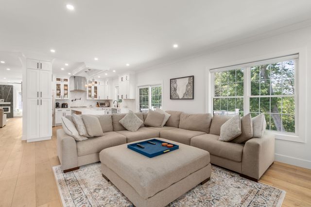 9 Flanagan Dr, Shrewsbury, MA 01545