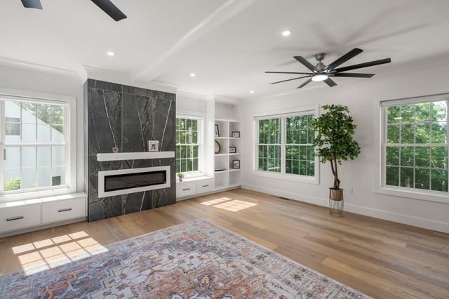 9 Flanagan Dr, Shrewsbury, MA 01545