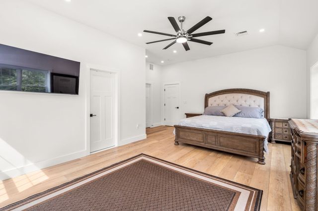 9 Flanagan Dr, Shrewsbury, MA 01545