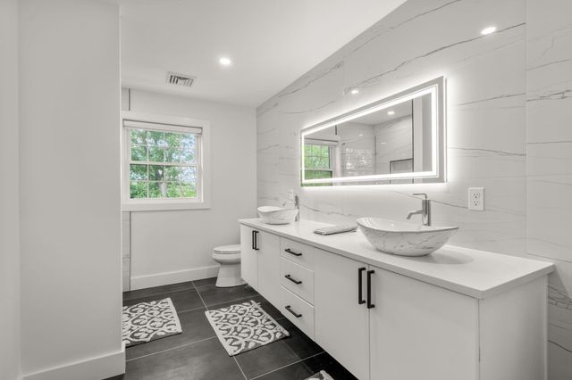 9 Flanagan Dr, Shrewsbury, MA 01545