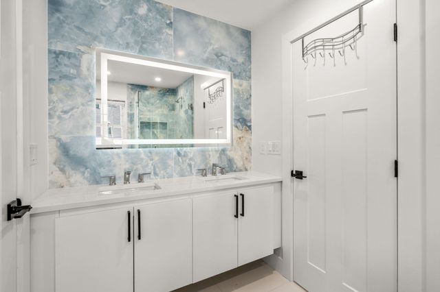 9 Flanagan Dr, Shrewsbury, MA 01545