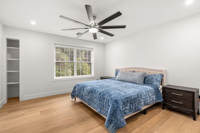 9 Flanagan Dr, Shrewsbury, MA 01545