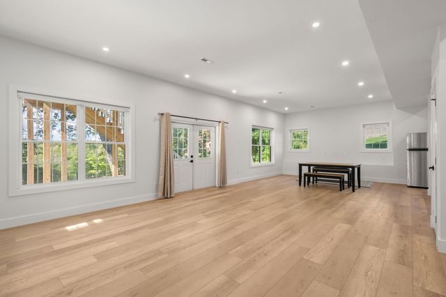 9 Flanagan Dr, Shrewsbury, MA 01545