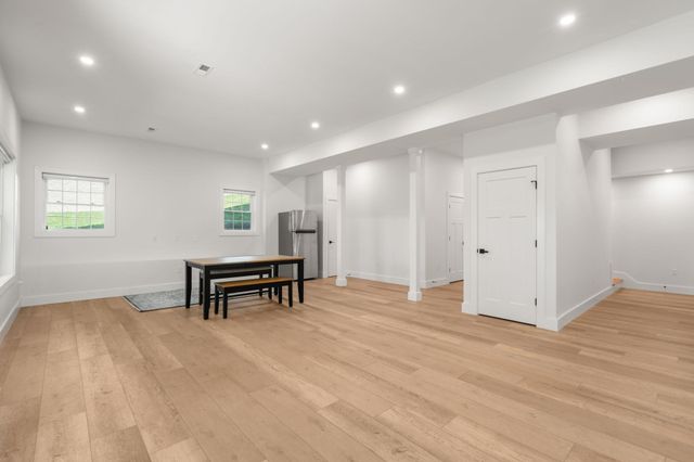 9 Flanagan Dr, Shrewsbury, MA 01545