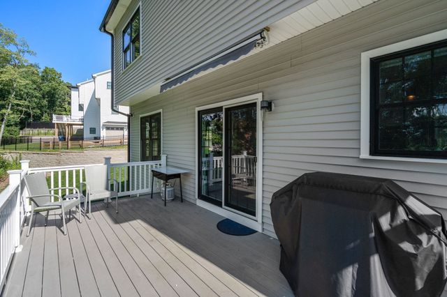 9 Flanagan Dr, Shrewsbury, MA 01545