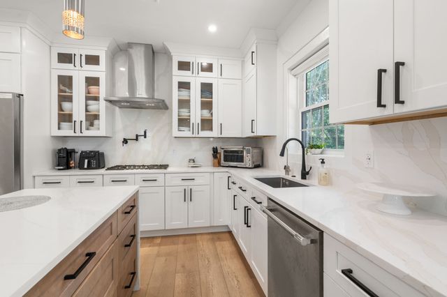 9 Flanagan Dr, Shrewsbury, MA 01545