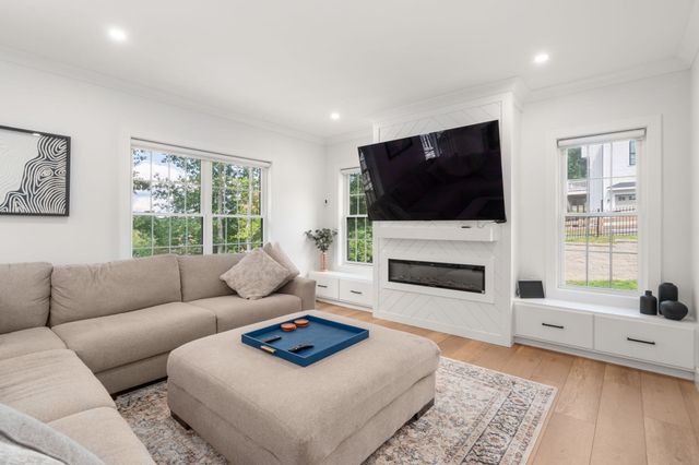 9 Flanagan Dr, Shrewsbury, MA 01545