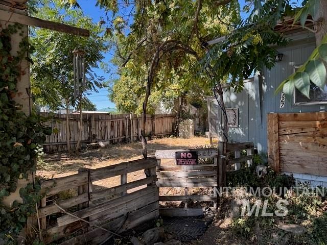 727 NW 1st St, Ontario, OR 97914