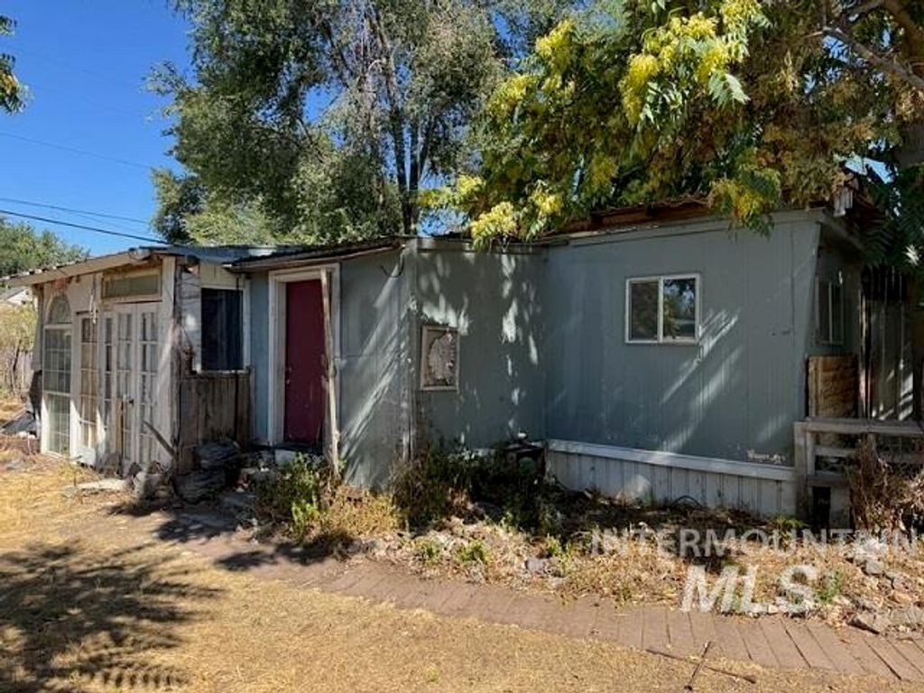 727 NW 1st St, Ontario, OR 97914