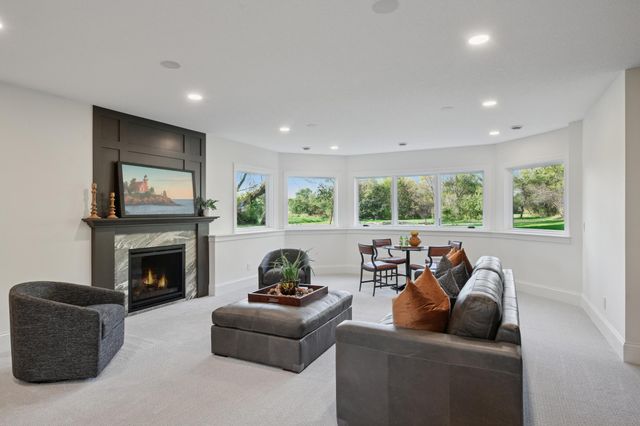 9414 Us-12, Independence, MN 55328