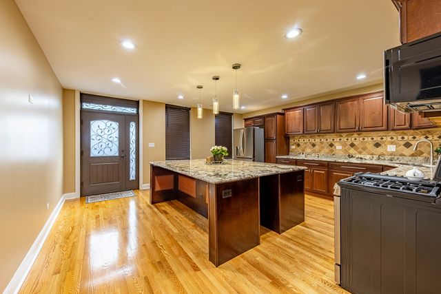 2012 W Coulter Street, Chicago, IL 60608