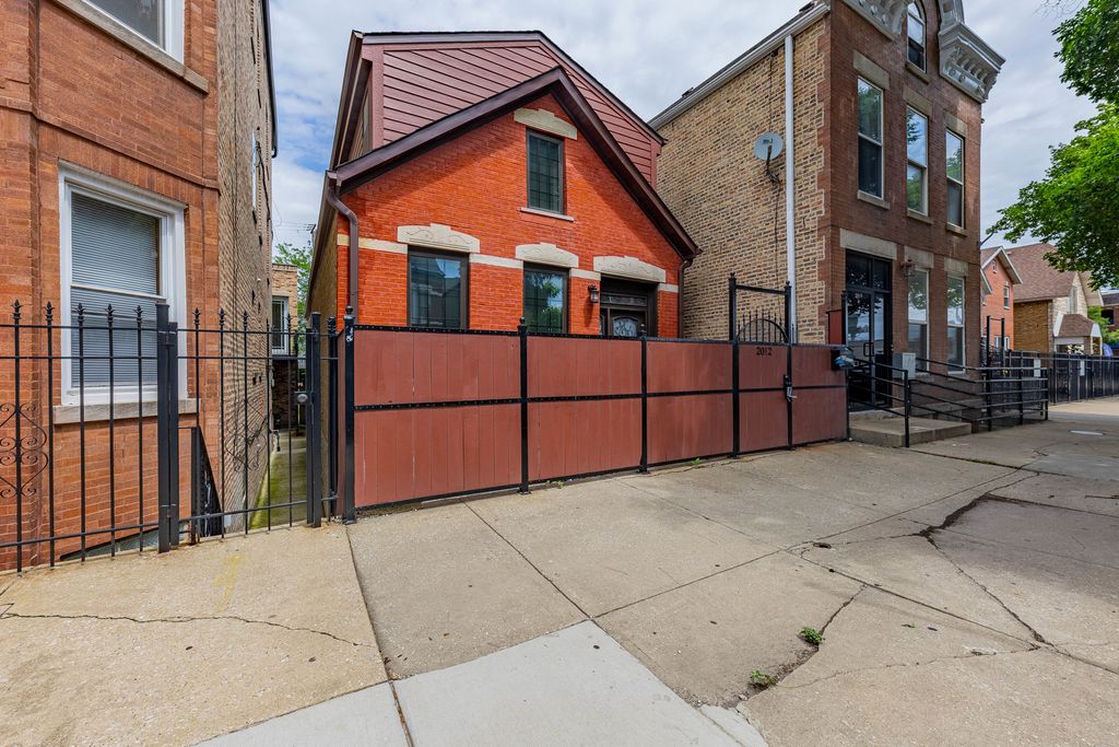 2012 W Coulter Street, Chicago, IL 60608