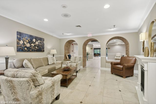 701 Lake Hinsdale Drive 412, Willowbrook, IL 60527