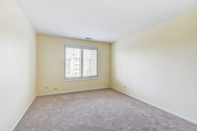 701 Lake Hinsdale Drive 412, Willowbrook, IL 60527