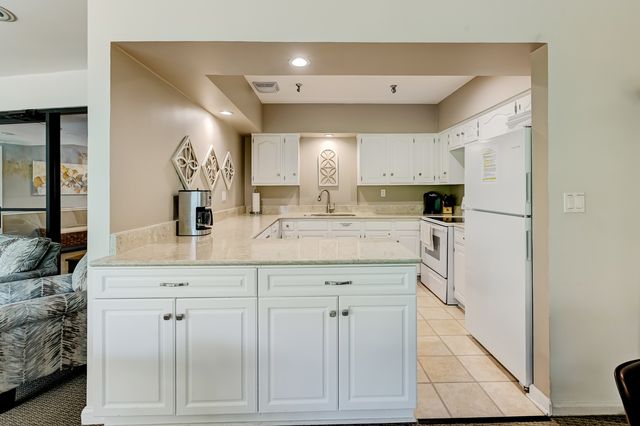 701 Lake Hinsdale Drive 412, Willowbrook, IL 60527
