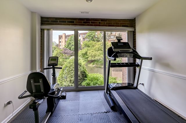701 Lake Hinsdale Drive 412, Willowbrook, IL 60527