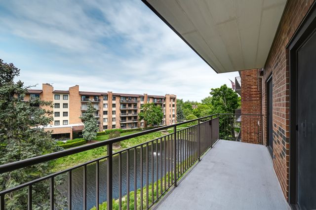 701 Lake Hinsdale Drive 412, Willowbrook, IL 60527
