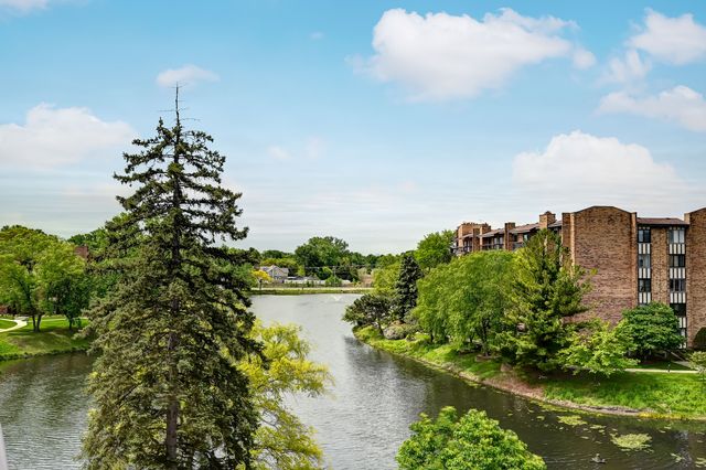 701 Lake Hinsdale Drive 412, Willowbrook, IL 60527
