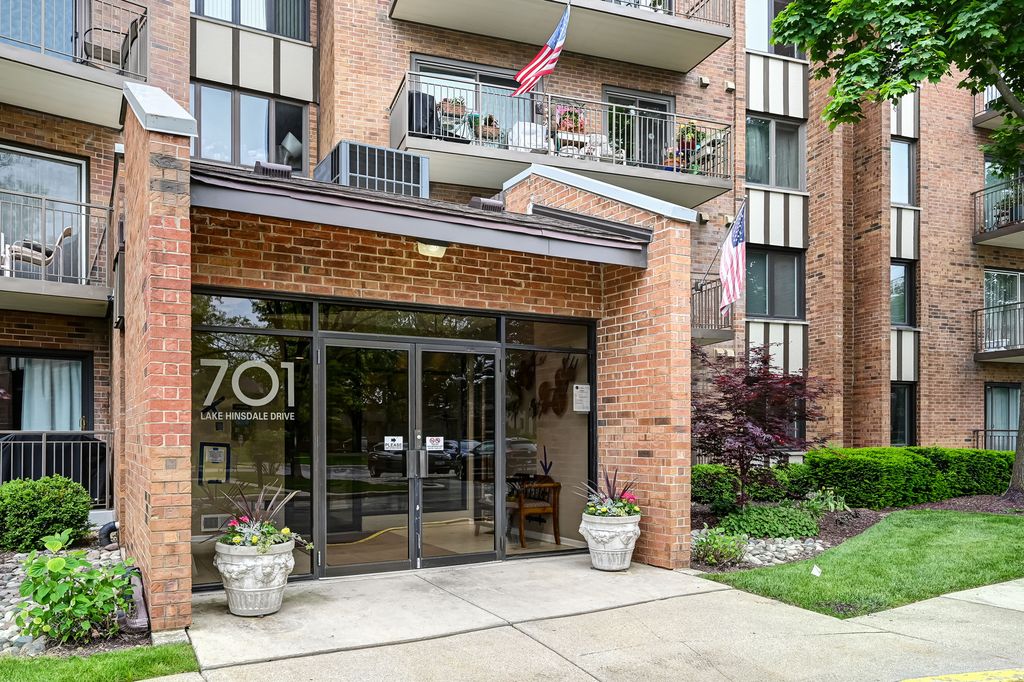 701 Lake Hinsdale Drive 412, Willowbrook, IL 60527
