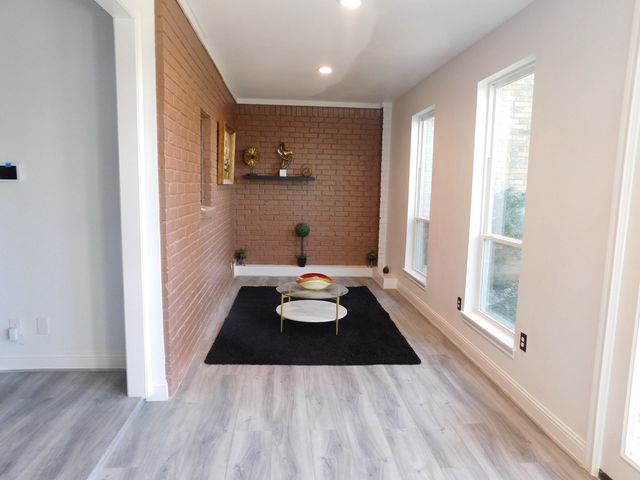 622 Crowley Road, Arlington, TX 76012