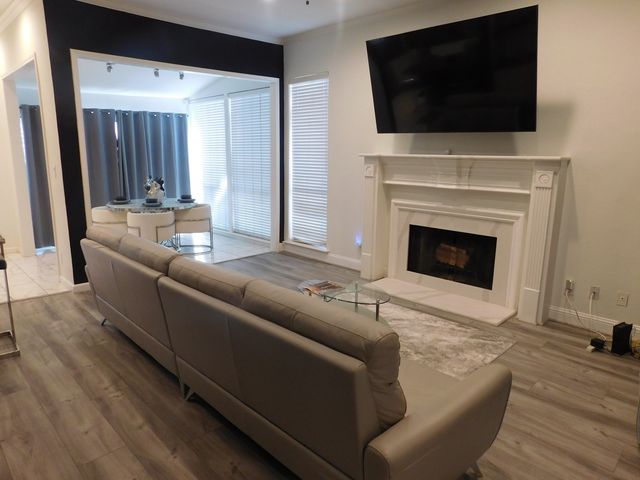 622 Crowley Road, Arlington, TX 76012