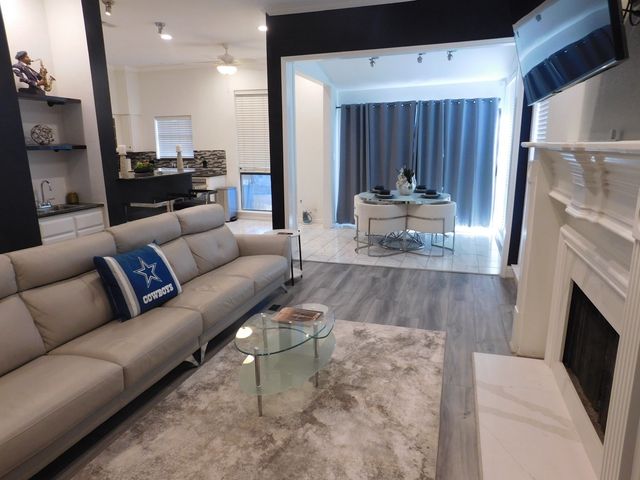 622 Crowley Road, Arlington, TX 76012