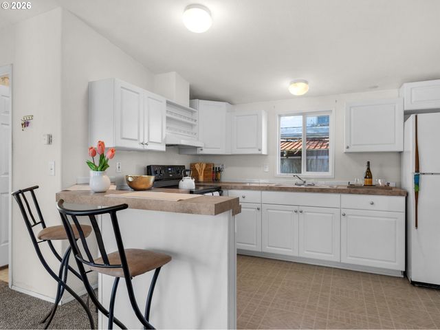 208 2ND St, Long Beach, WA 98631