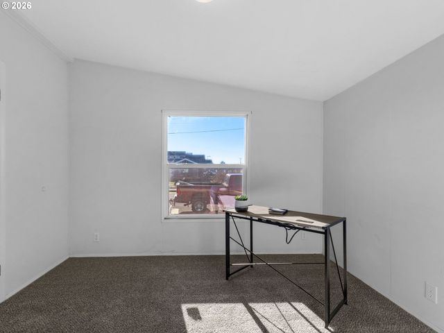 208 2ND St, Long Beach, WA 98631