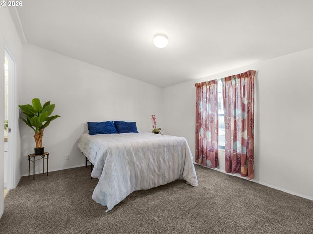 208 2ND St, Long Beach, WA 98631