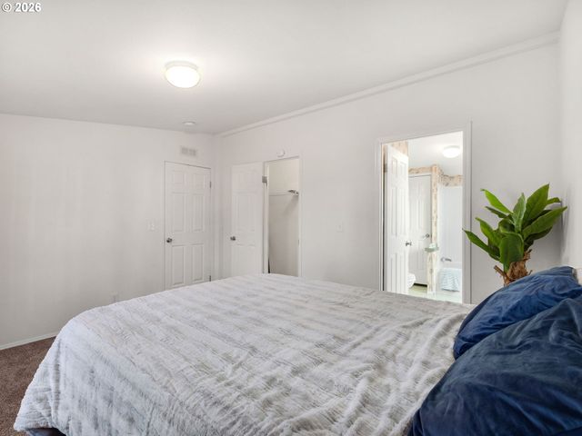 208 2ND St, Long Beach, WA 98631