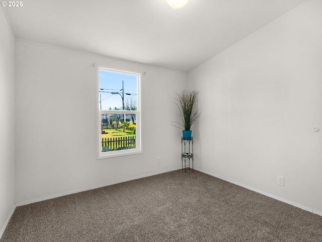 208 2ND St, Long Beach, WA 98631