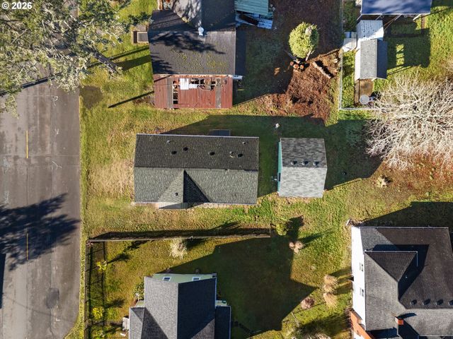 208 2ND St, Long Beach, WA 98631