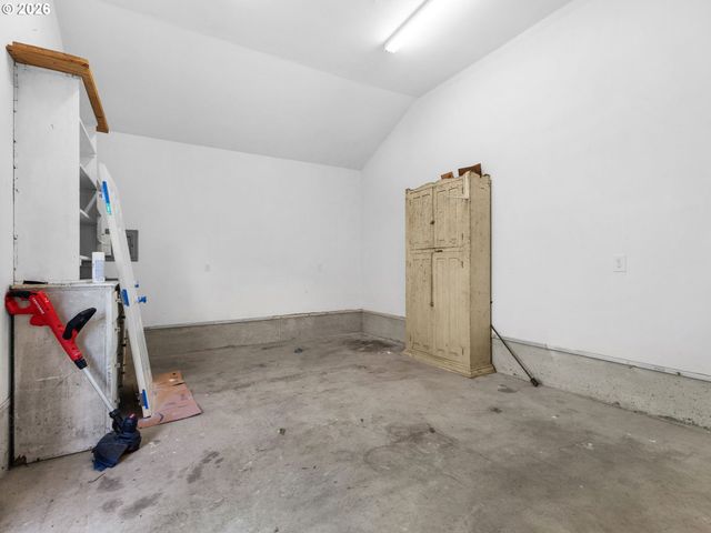 208 2ND St, Long Beach, WA 98631