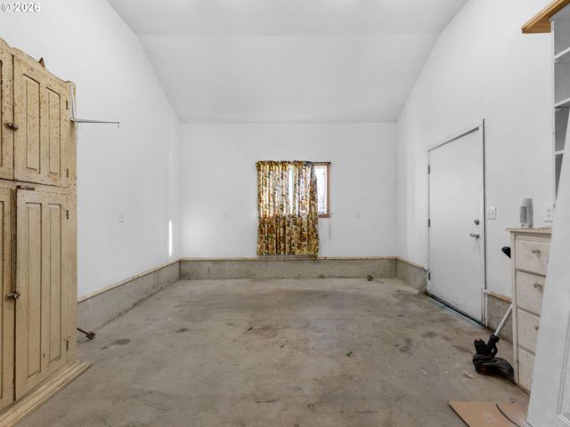 208 2ND St, Long Beach, WA 98631