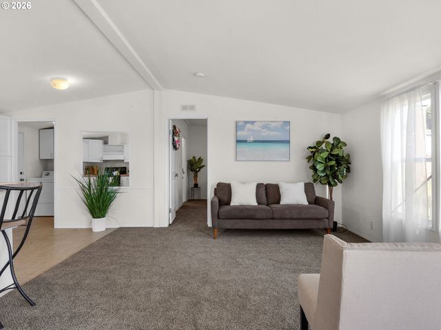 208 2ND St, Long Beach, WA 98631