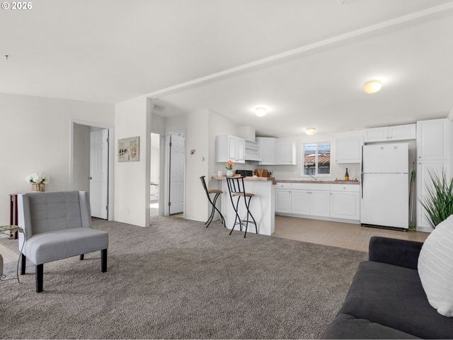 208 2ND St, Long Beach, WA 98631