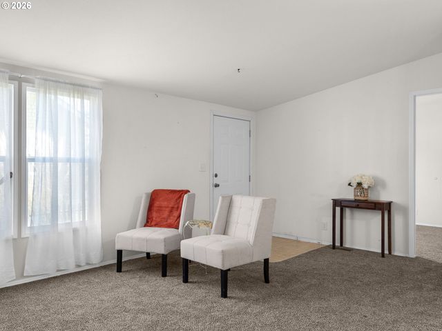 208 2ND St, Long Beach, WA 98631