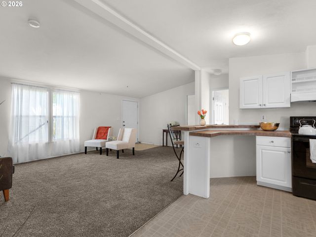 208 2ND St, Long Beach, WA 98631