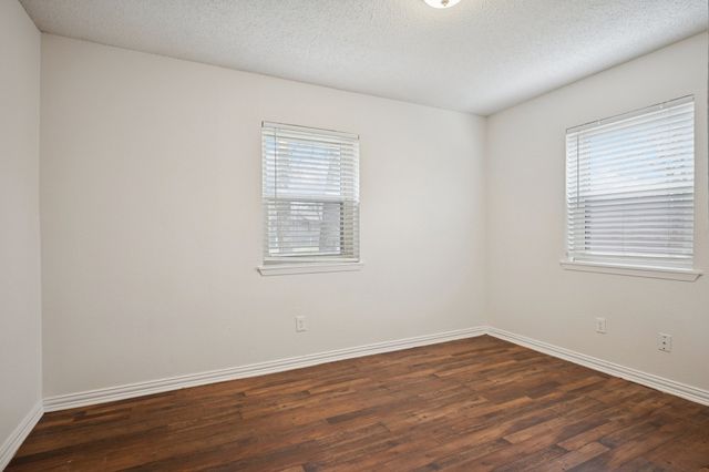 125 Briarwood Drive, Kennedale, TX 76060