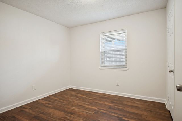 125 Briarwood Drive, Kennedale, TX 76060