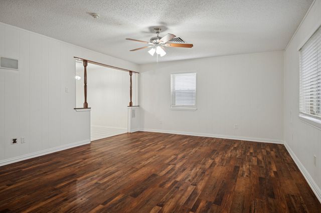 125 Briarwood Drive, Kennedale, TX 76060