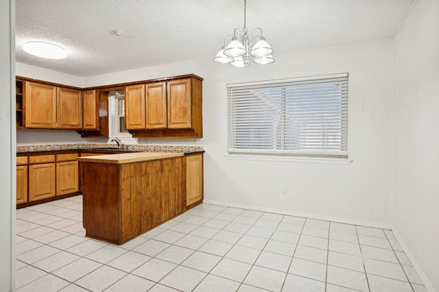 125 Briarwood Drive, Kennedale, TX 76060