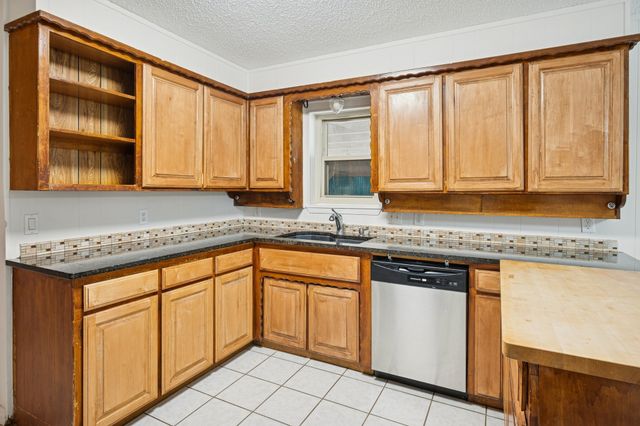 125 Briarwood Drive, Kennedale, TX 76060