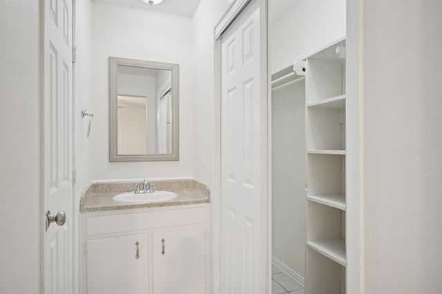 125 Briarwood Drive, Kennedale, TX 76060