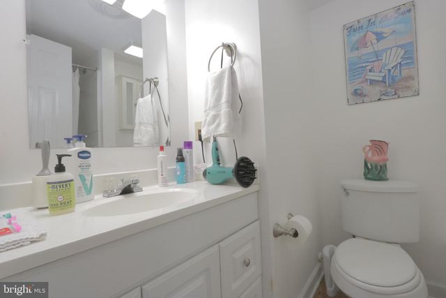 4264 MAIN ST, Chincoteague Island, VA 23336