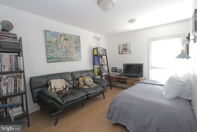 4264 MAIN ST, Chincoteague Island, VA 23336