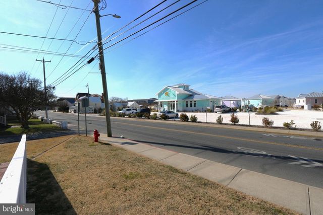 4264 MAIN ST, Chincoteague Island, VA 23336