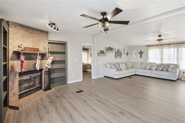 21821 E 1390 Road, Hobart, OK 73651